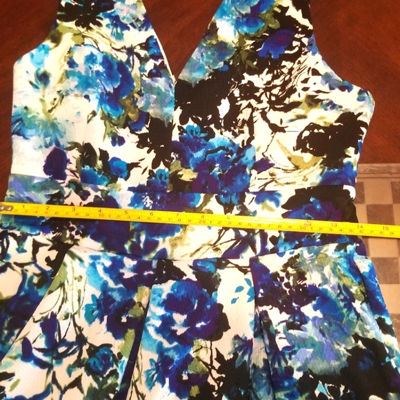 Haute monde dress - Picture 4 of 5